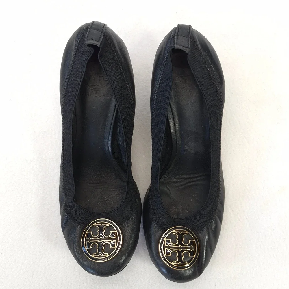Tory Burch Sally Wedge Black Leather Gold Logo Medallion Pumps Heels 8.5